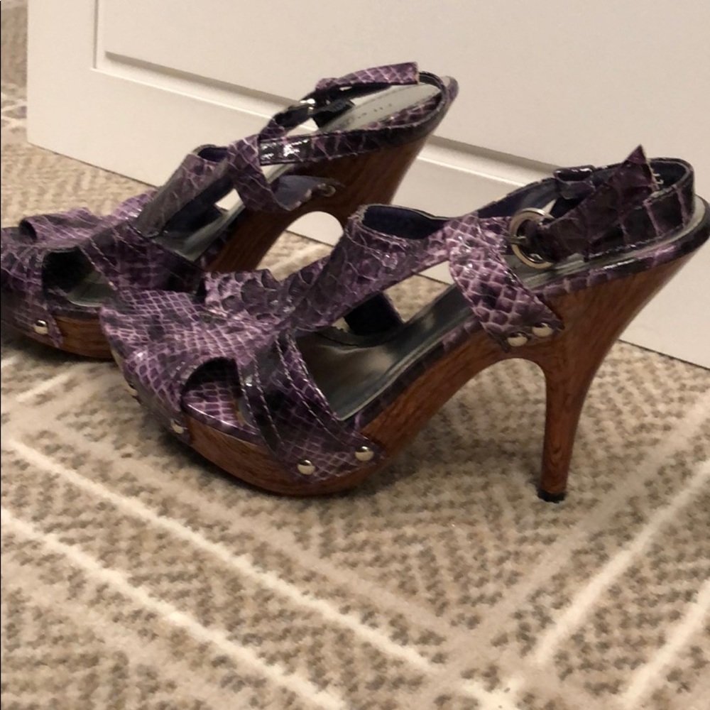 Twenty one purple and wood heels 7-7.5
